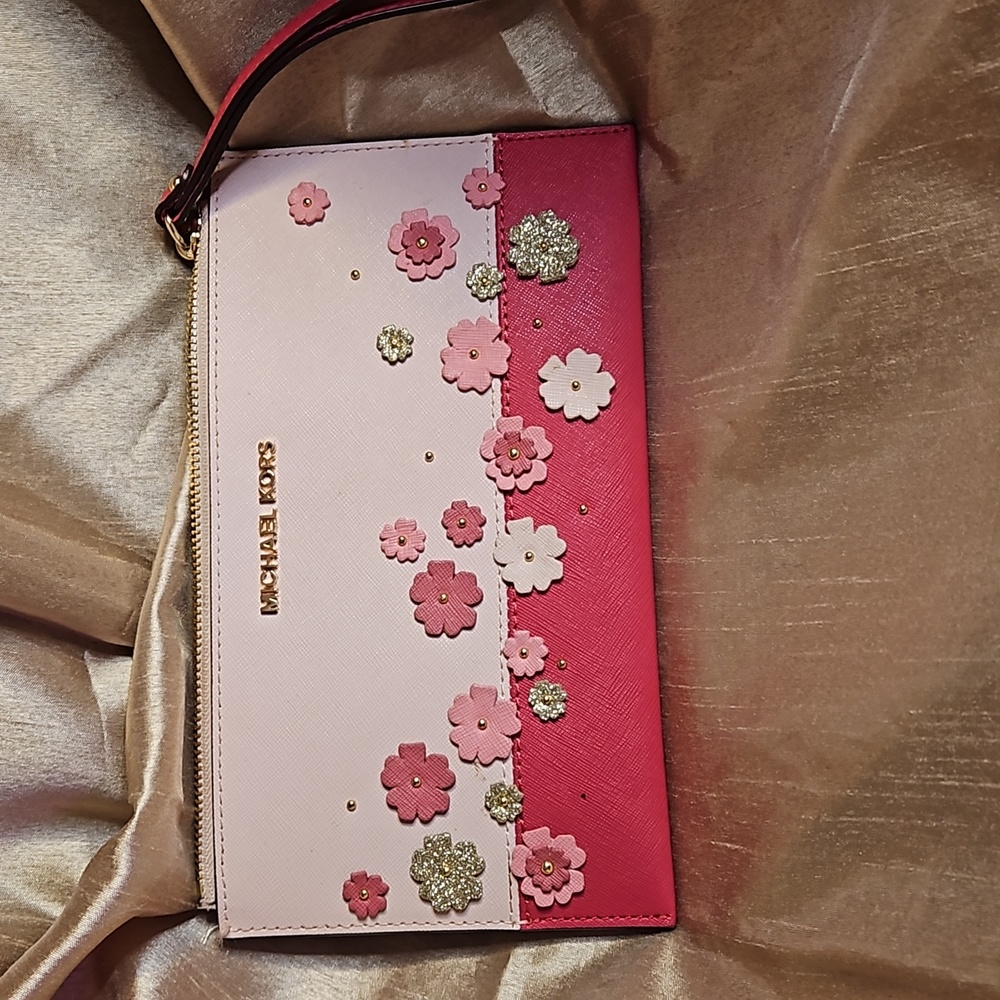 Mk Jet Set Travel Zip Clutch